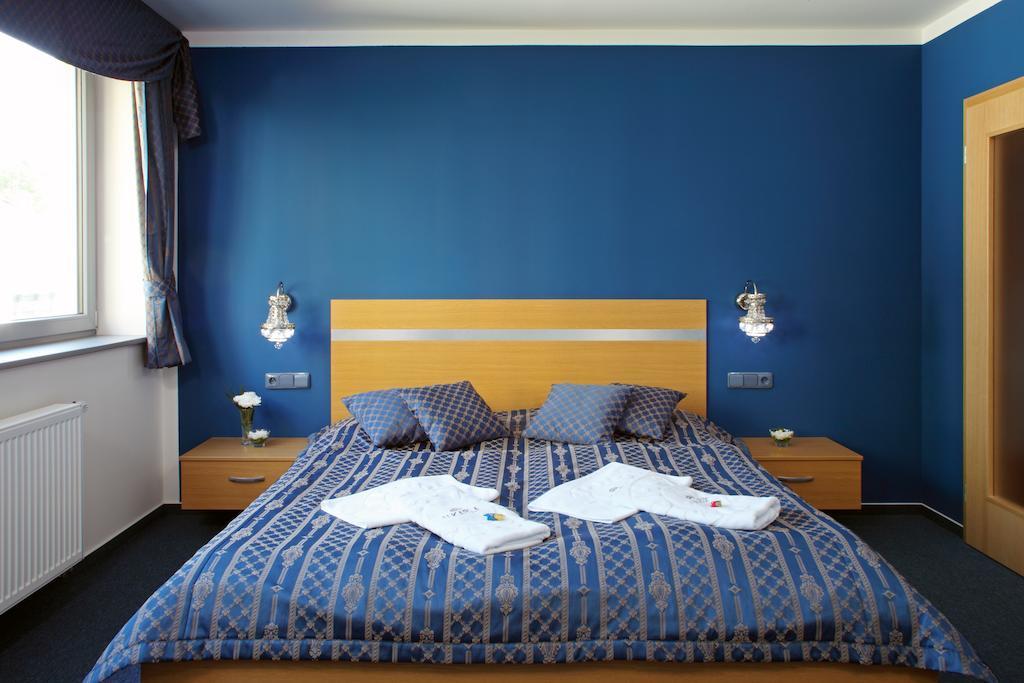 Hotel U Karla Prag Zimmer foto